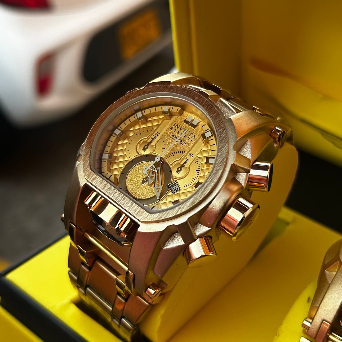 INVICTA BOLT ACERO PARA DAMA FONDO DORADO REF-DD