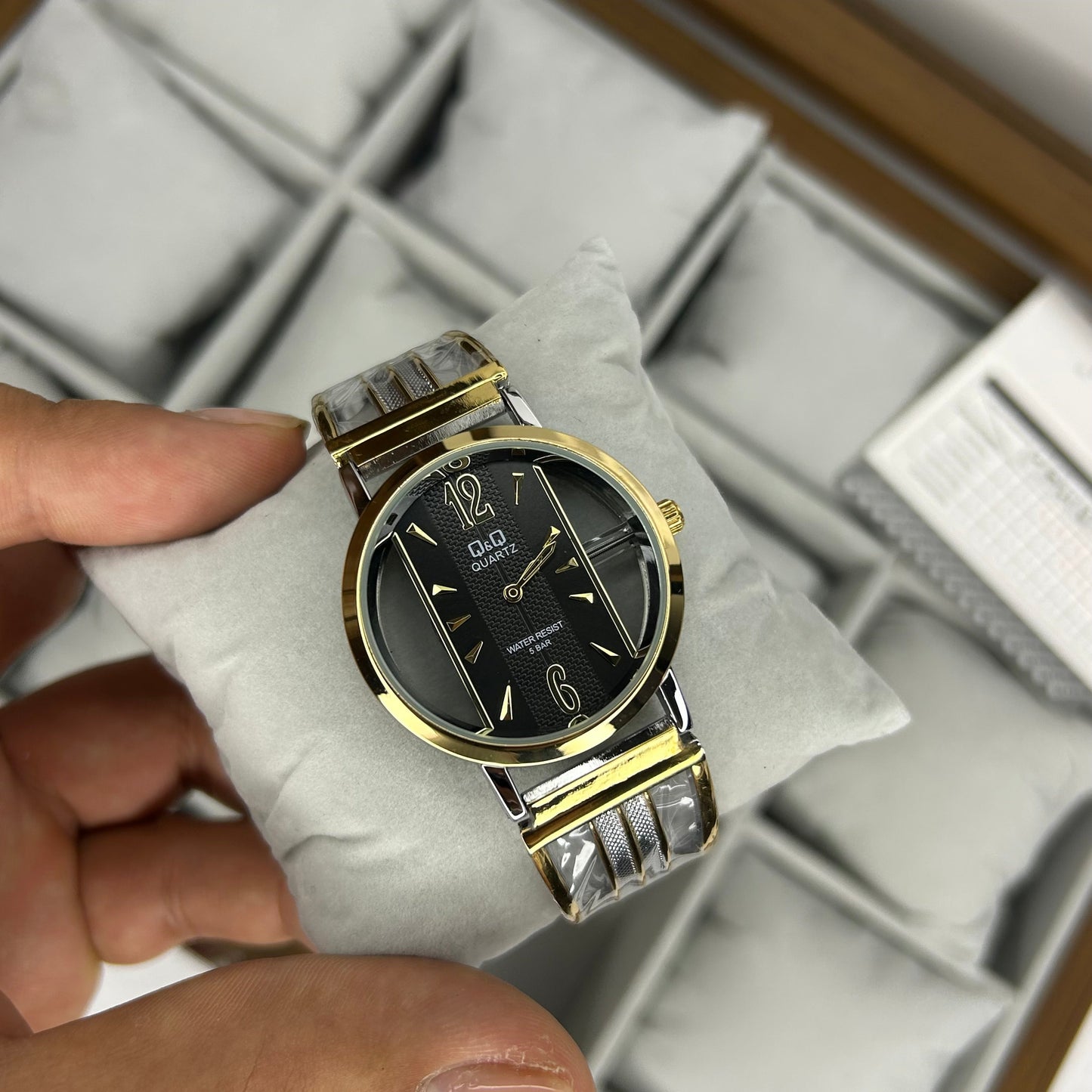 Q&Q ORIGINAL ESQUELETO PARA HOMBRE REF-BN