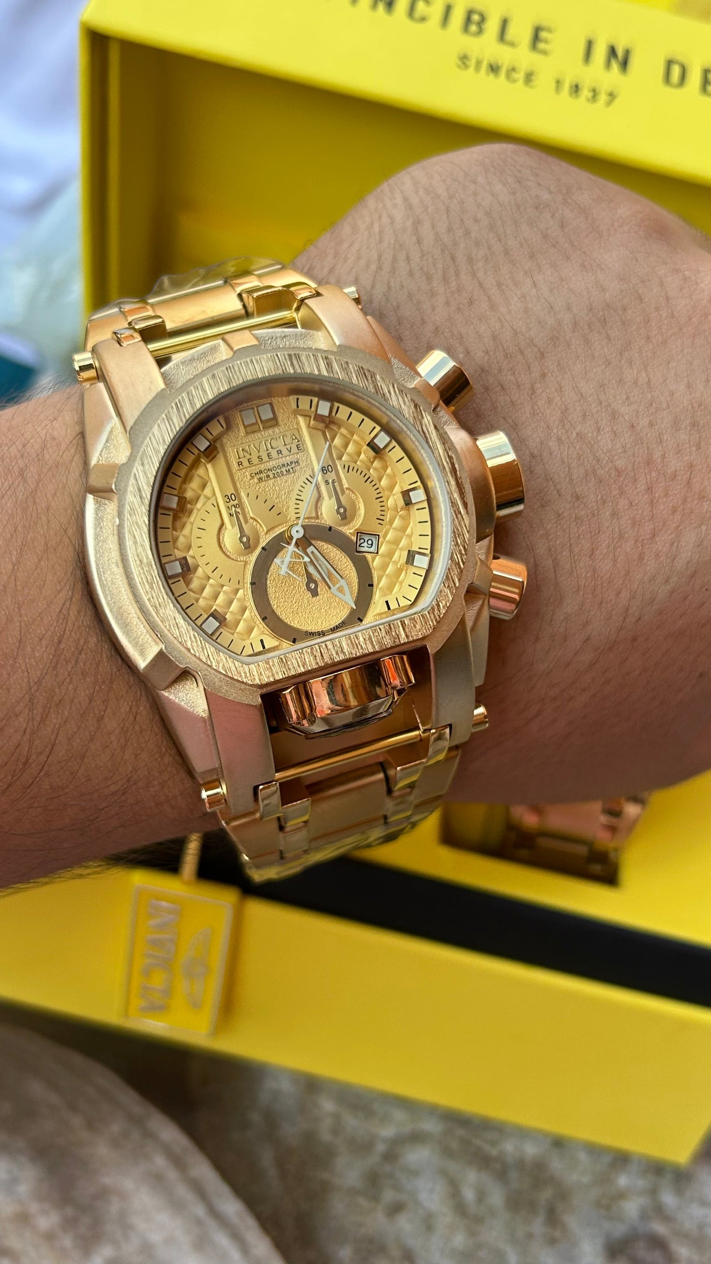 INVICTA BOLT ACERO PARA DAMA FONDO DORADO REF-DD