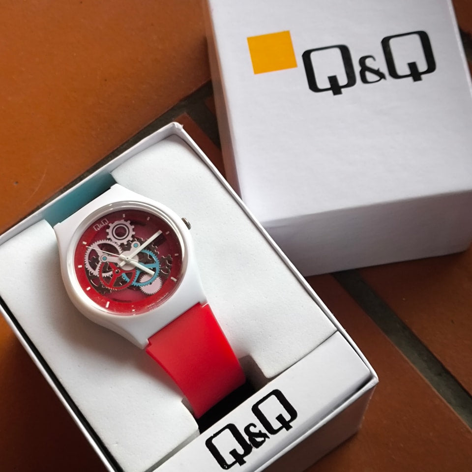 QyQ SUMERGIBLE  TIPO SWATCH UNISEX ORIGINAL REF-V39A-508VY