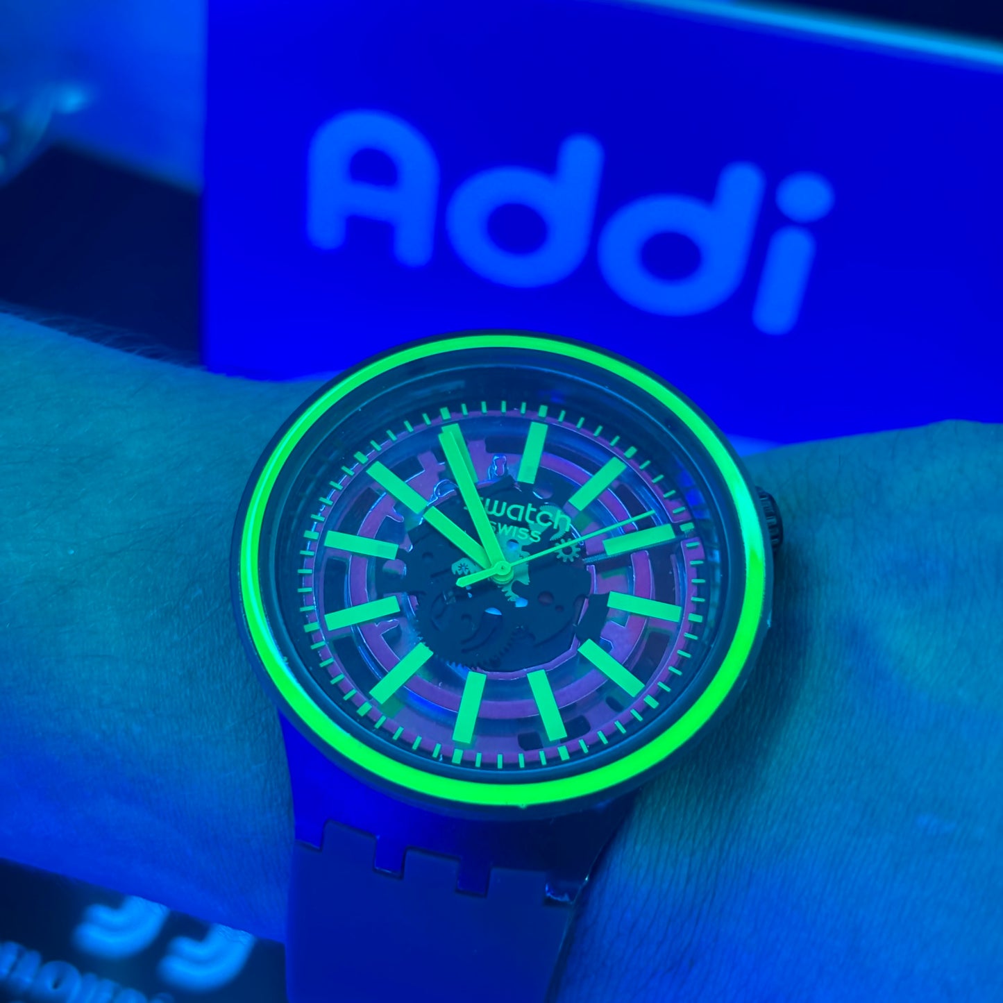 SWATCH SB0 NEON  NEGRO PARA HOMBRE REF-NV