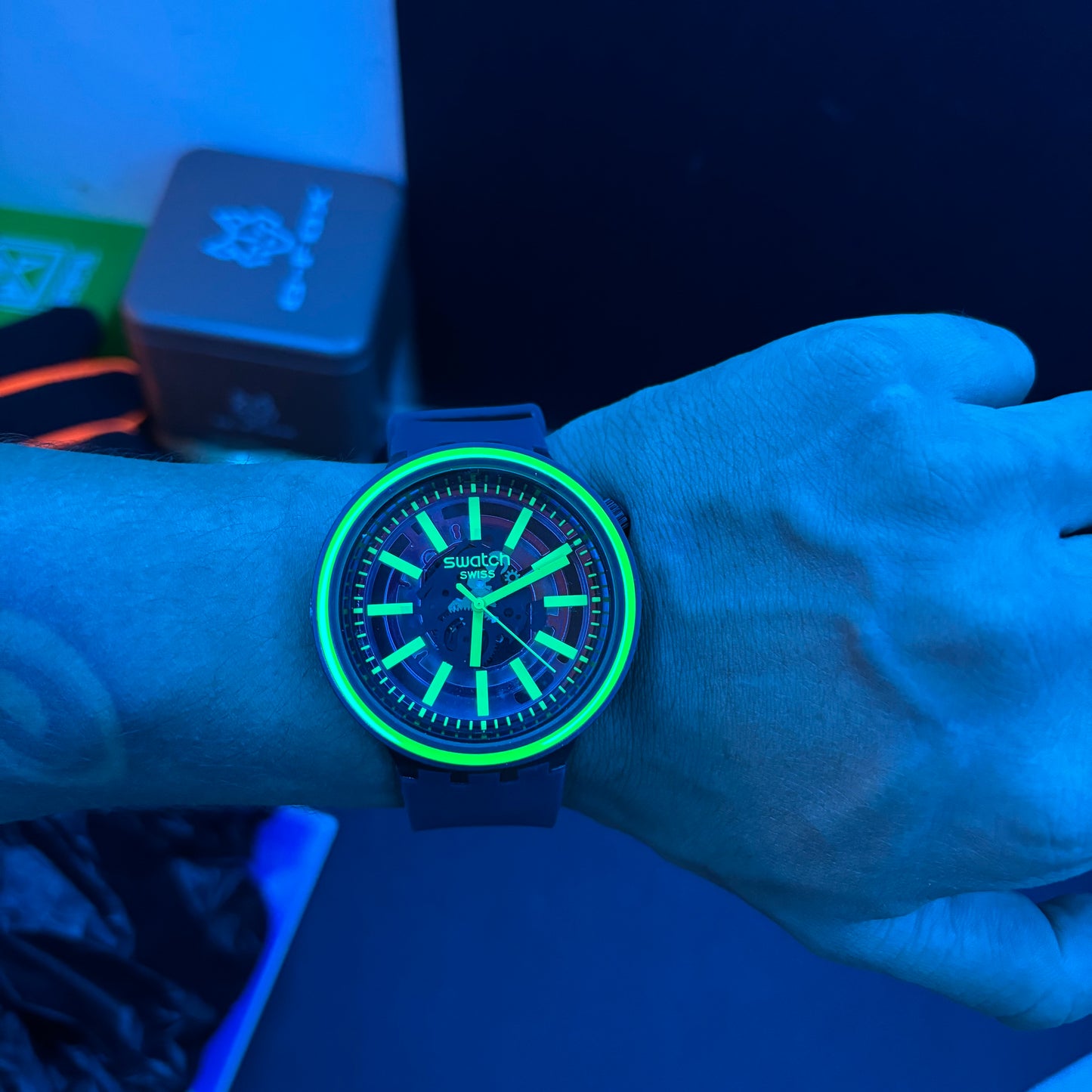 SWATCH SB0 NEON  NEGRO PARA HOMBRE REF-NV