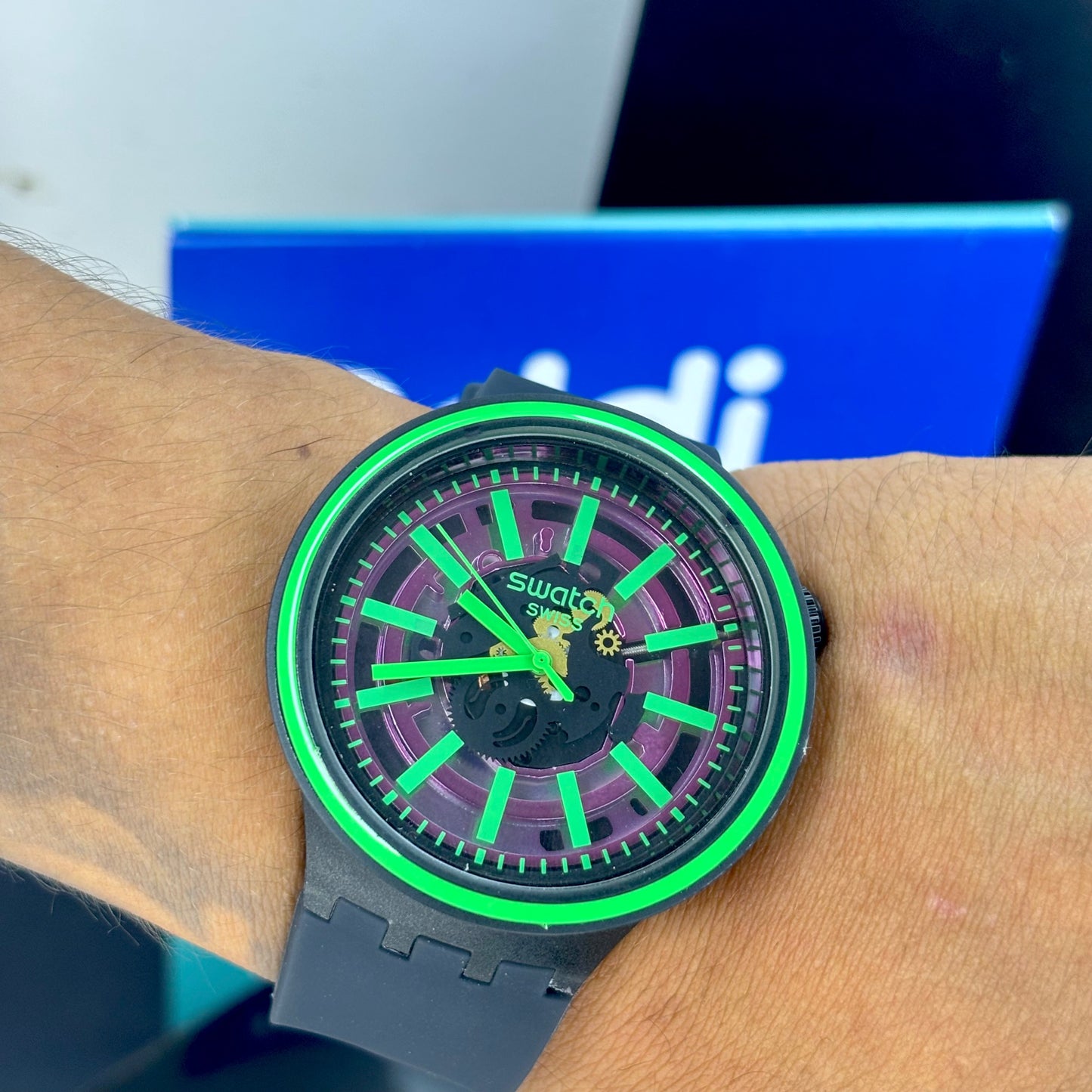 SWATCH SB0 NEON  NEGRO PARA HOMBRE REF-NV
