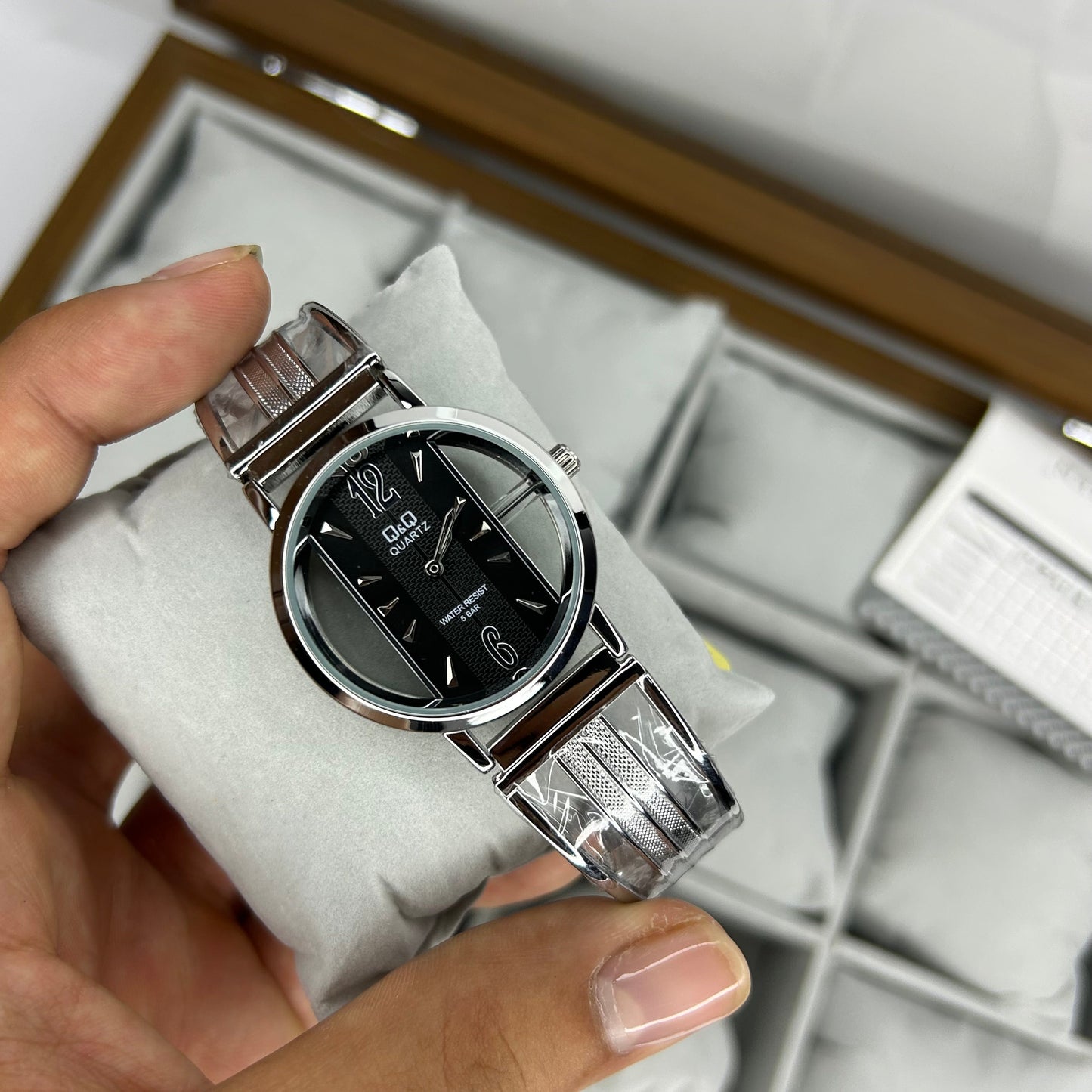 Q&Q ORIGINAL ESQUELETO PARA HOMBRE REF-PN