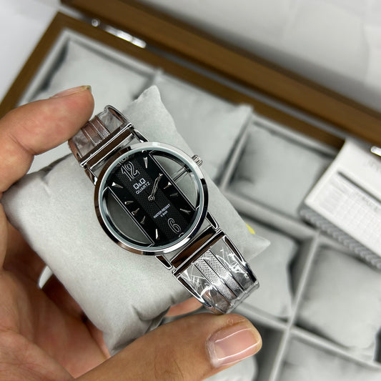Q&Q ORIGINAL ESQUELETO PARA HOMBRE REF-PN