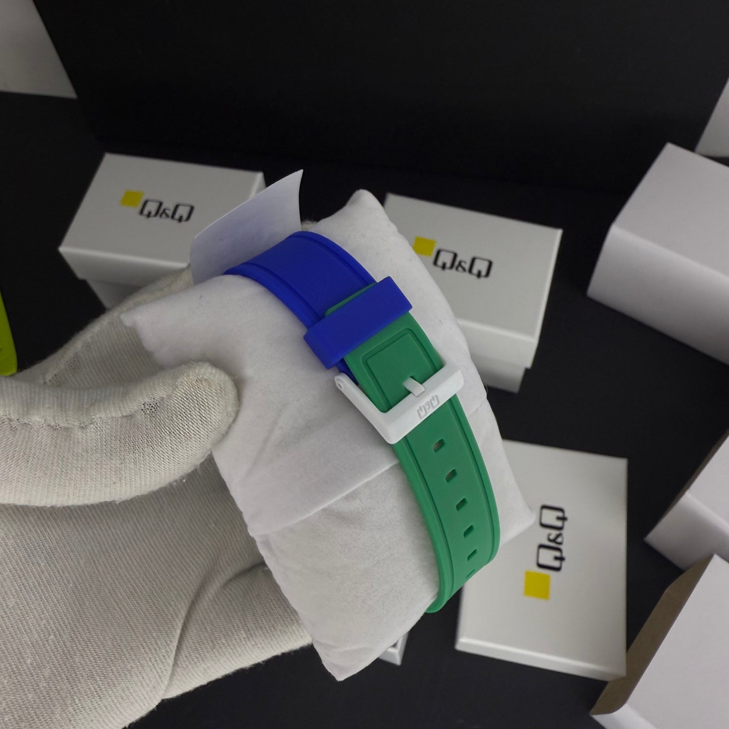 QyQ SUMERGIBLE  TIPO SWATCH UNISEX ORIGINAL REF-V41A-508VY