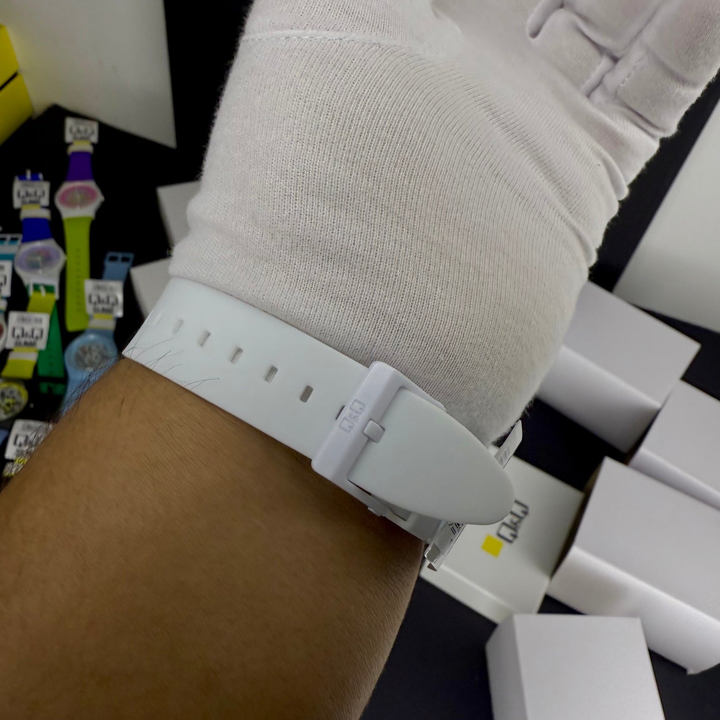 QyQ SUMERGIBLE TIPO SWATCH UNISEX ORIGINAL REF-V39A-501VY