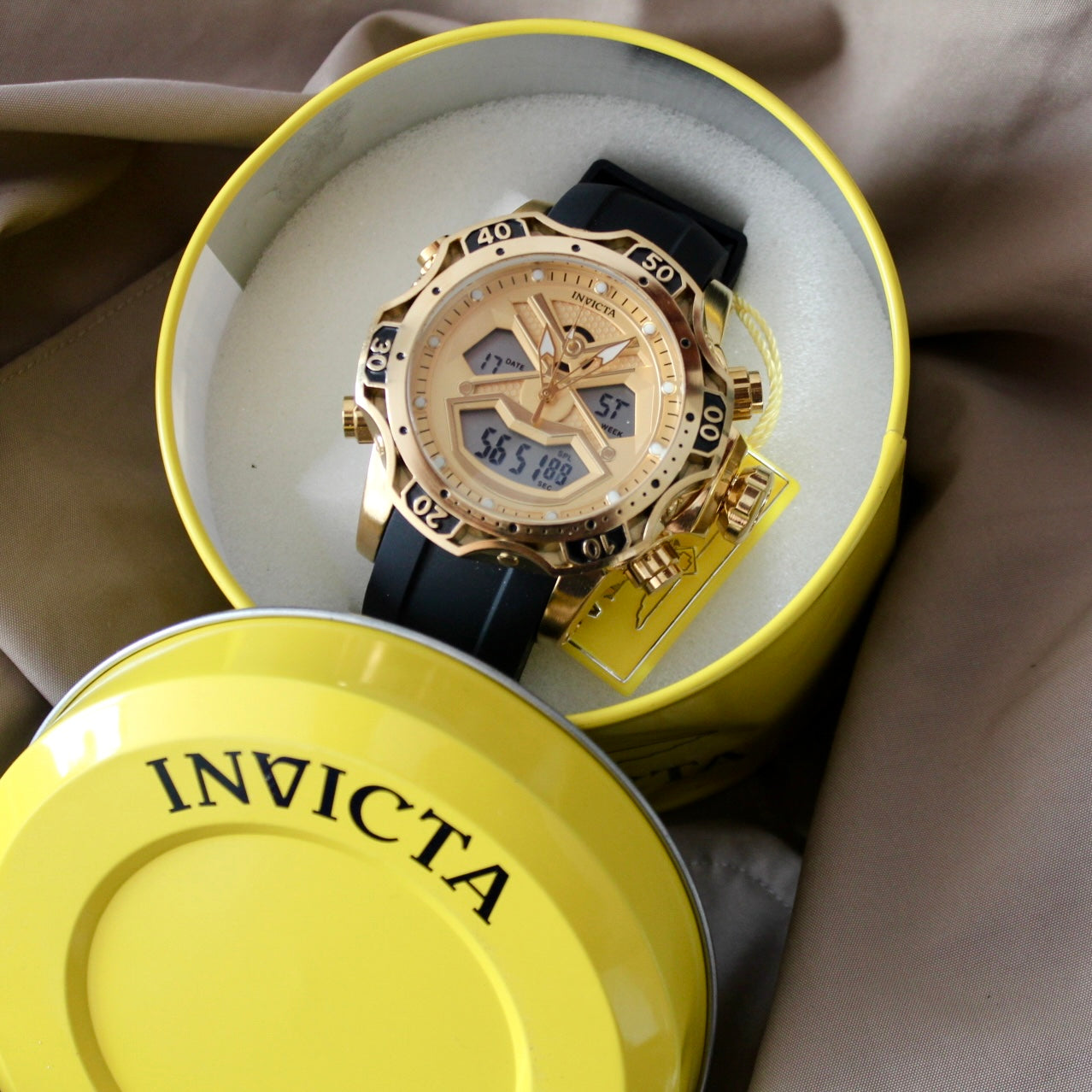 INVICTA DOBLE HORA SUMERGIBLE PARA HOMBRE REF-1837-DD