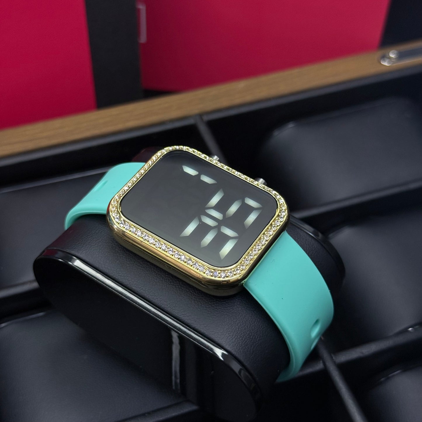 RELOJ DIGITAL ESTILO CUBANO PARA DAMA REF-VDN