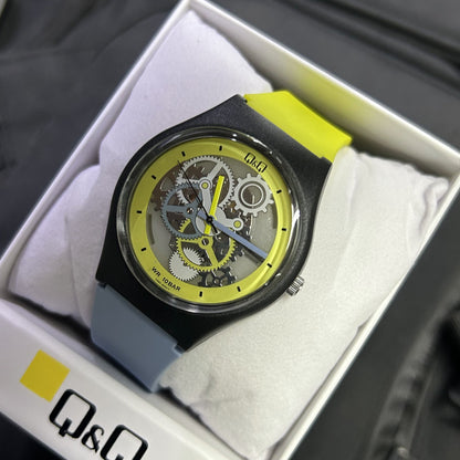 QyQ  TIPO SWATCH  UNISEX UN HOMBRE Y DAMA ORIGINAL REF-V39A-508VY