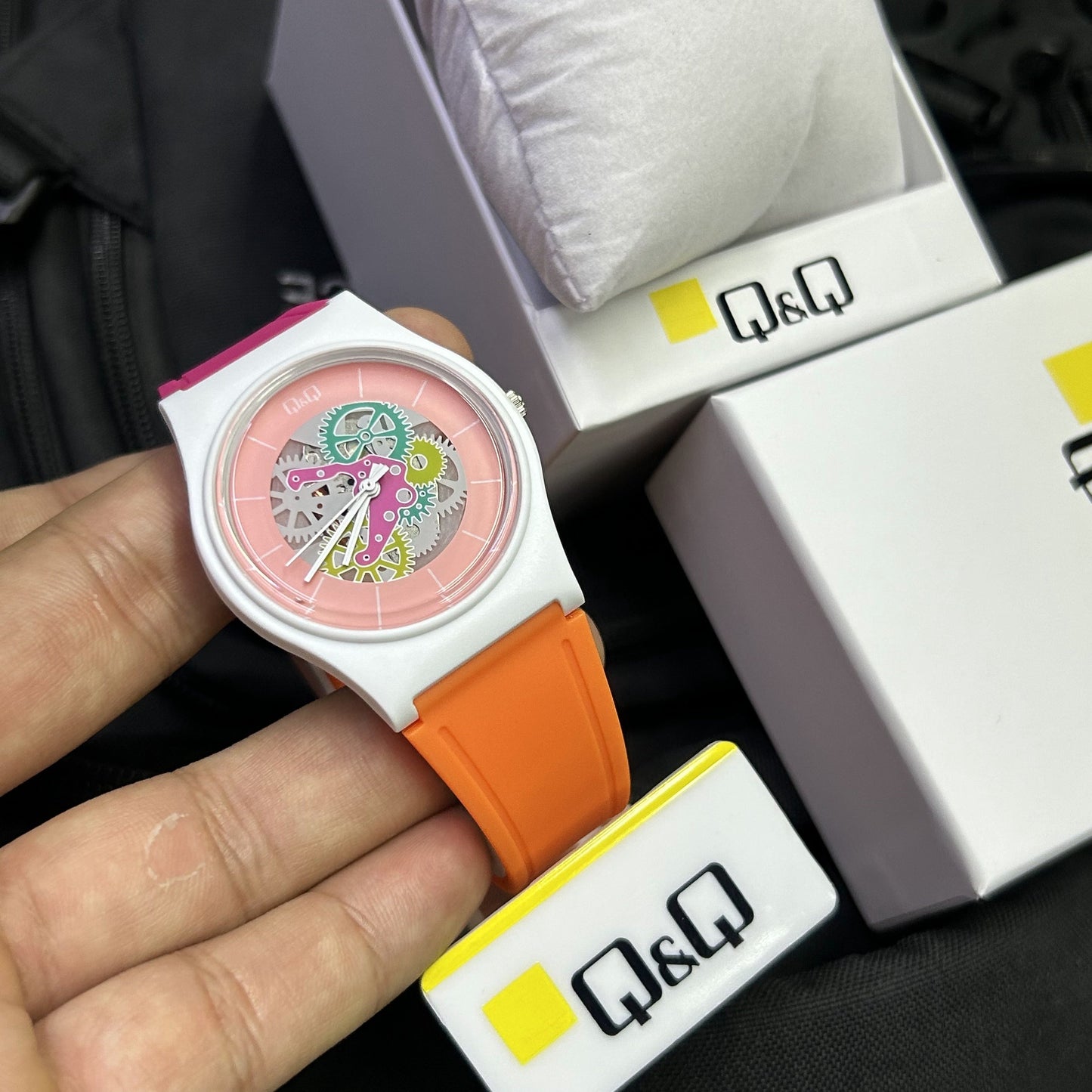 QyQ TIPO SWATCH  UNISEX UN HOMBRE Y DAMA ORIGINAL REF-V41A-507VY