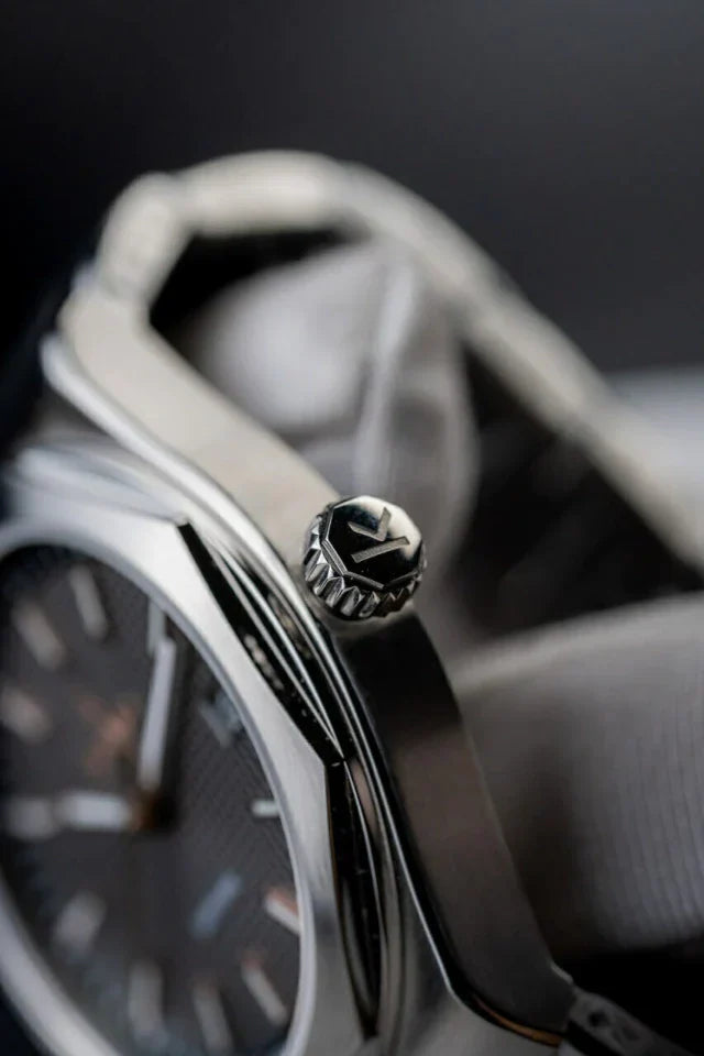 Reloj Kosmo 609-7 – Acero 316L Plateado, Esfera Gris con Detalles Rose Gold, Cristal Zafiro